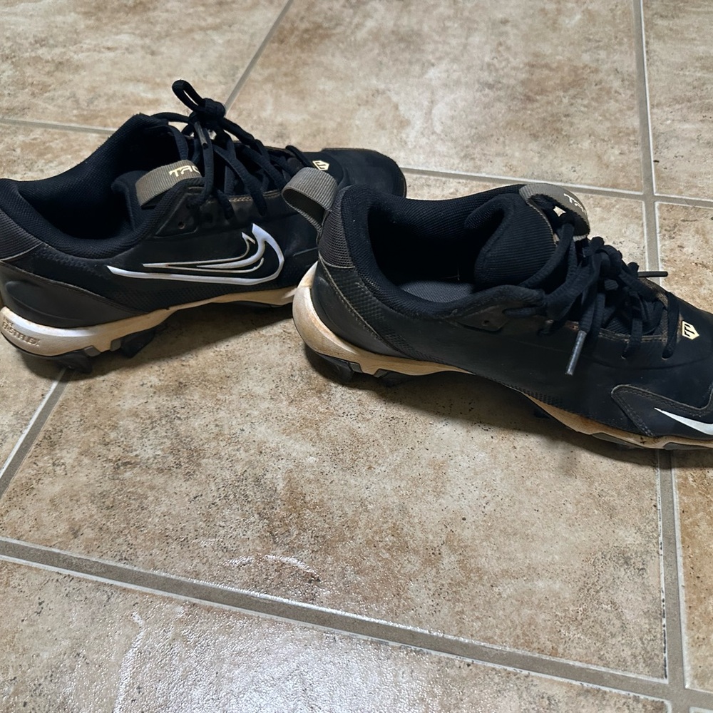 Nike Black and white molded Baseball Cleats